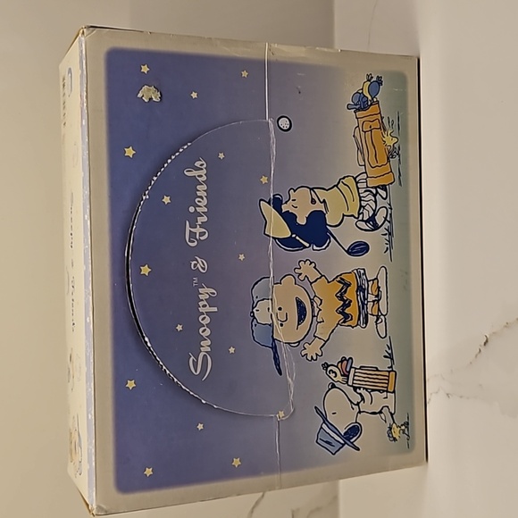 PEANUTS United Feature Syndicate, Inc., Snoopy & Friends Ceramic Bowl mug - Picture 3 of 10